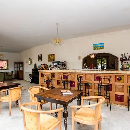 Le Catalan Restaurant Le Miradou Hotel 3*